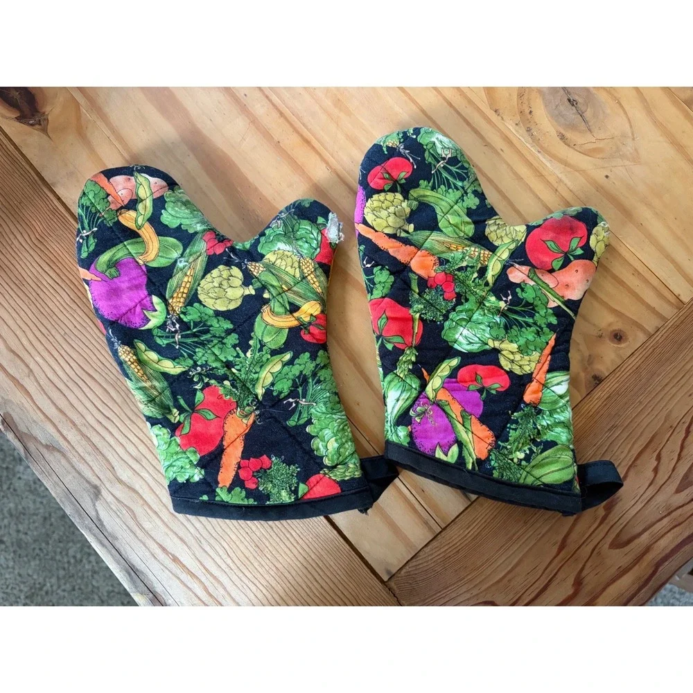 Vintage Vegetable Print Quilted Oven Mitts Pair Black Garden Pattern Frayed